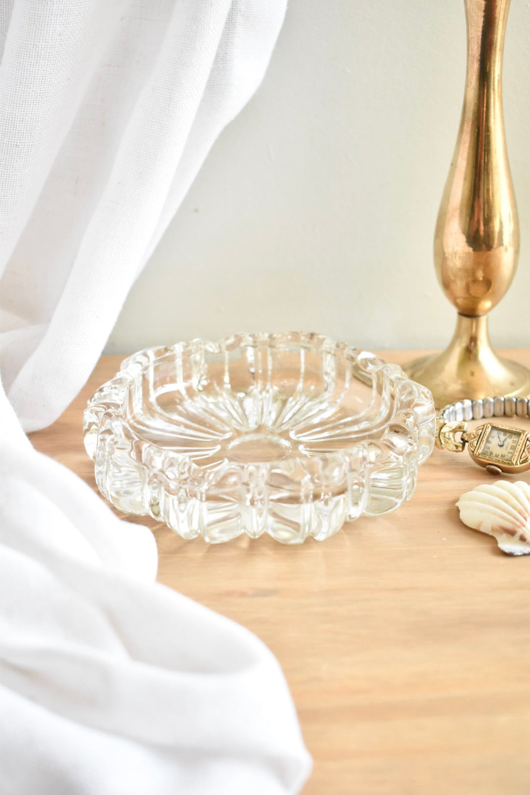 glass daisy ashtray/dish