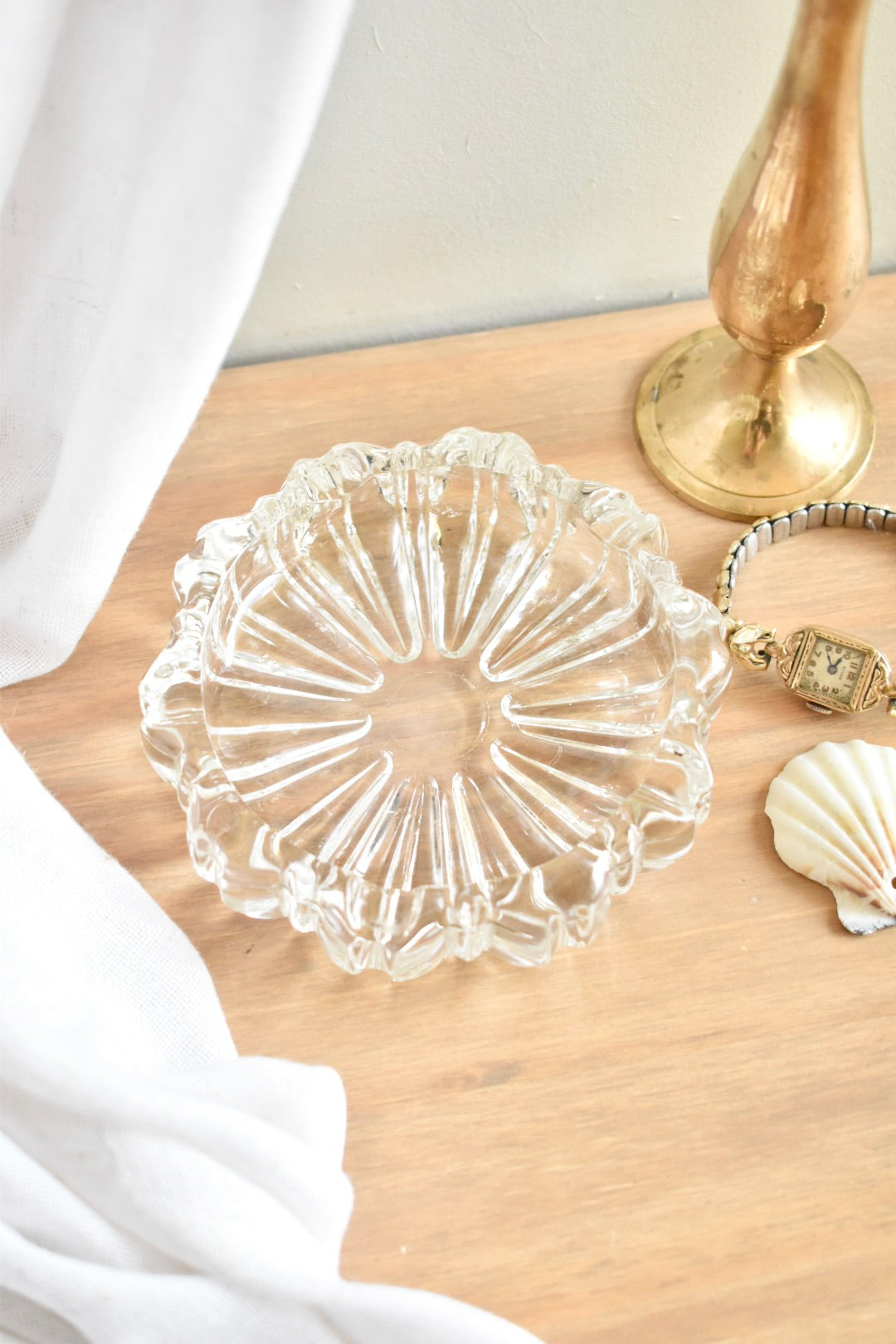 glass daisy ashtray/dish