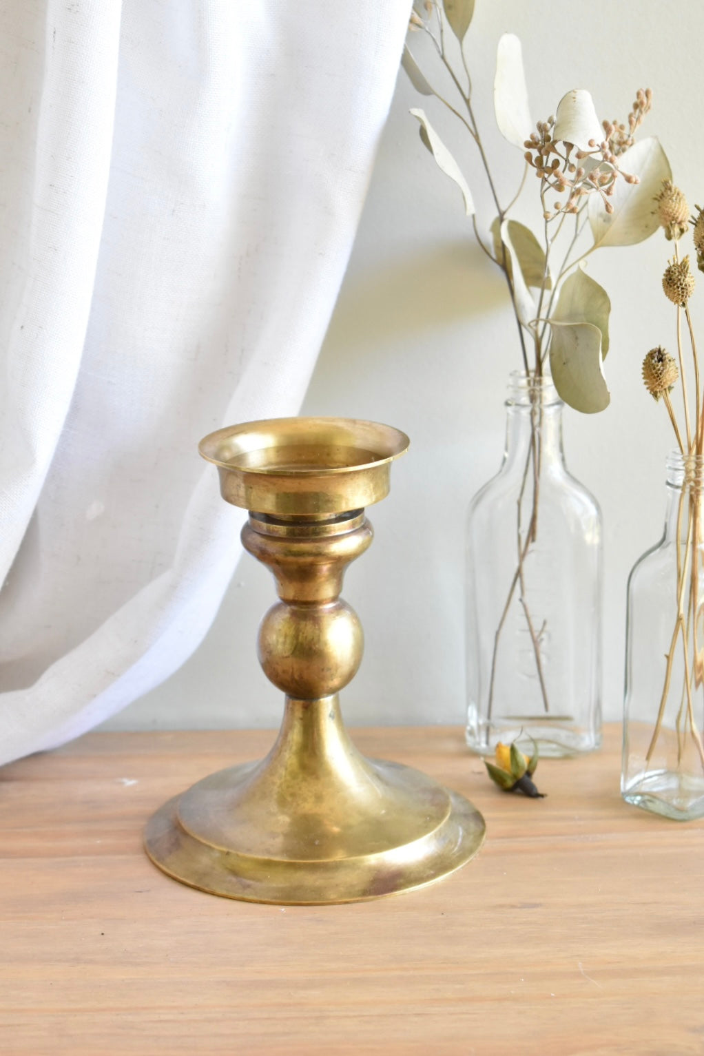 wide-lip brass candle holder (single)