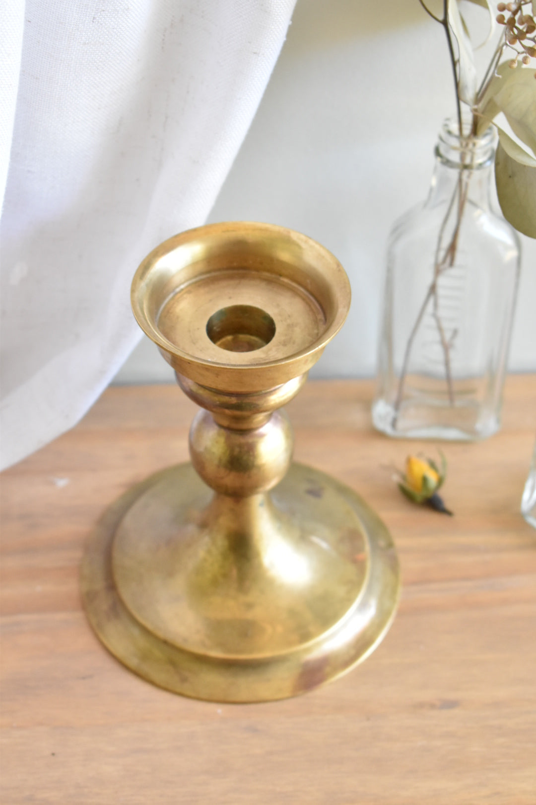 wide-lip brass candle holder (single)