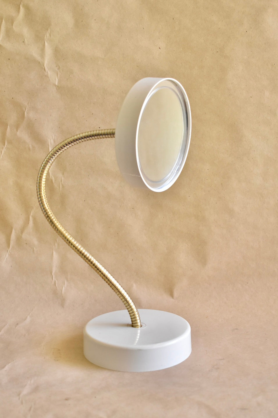 1975 magnifying cosmetic mirror