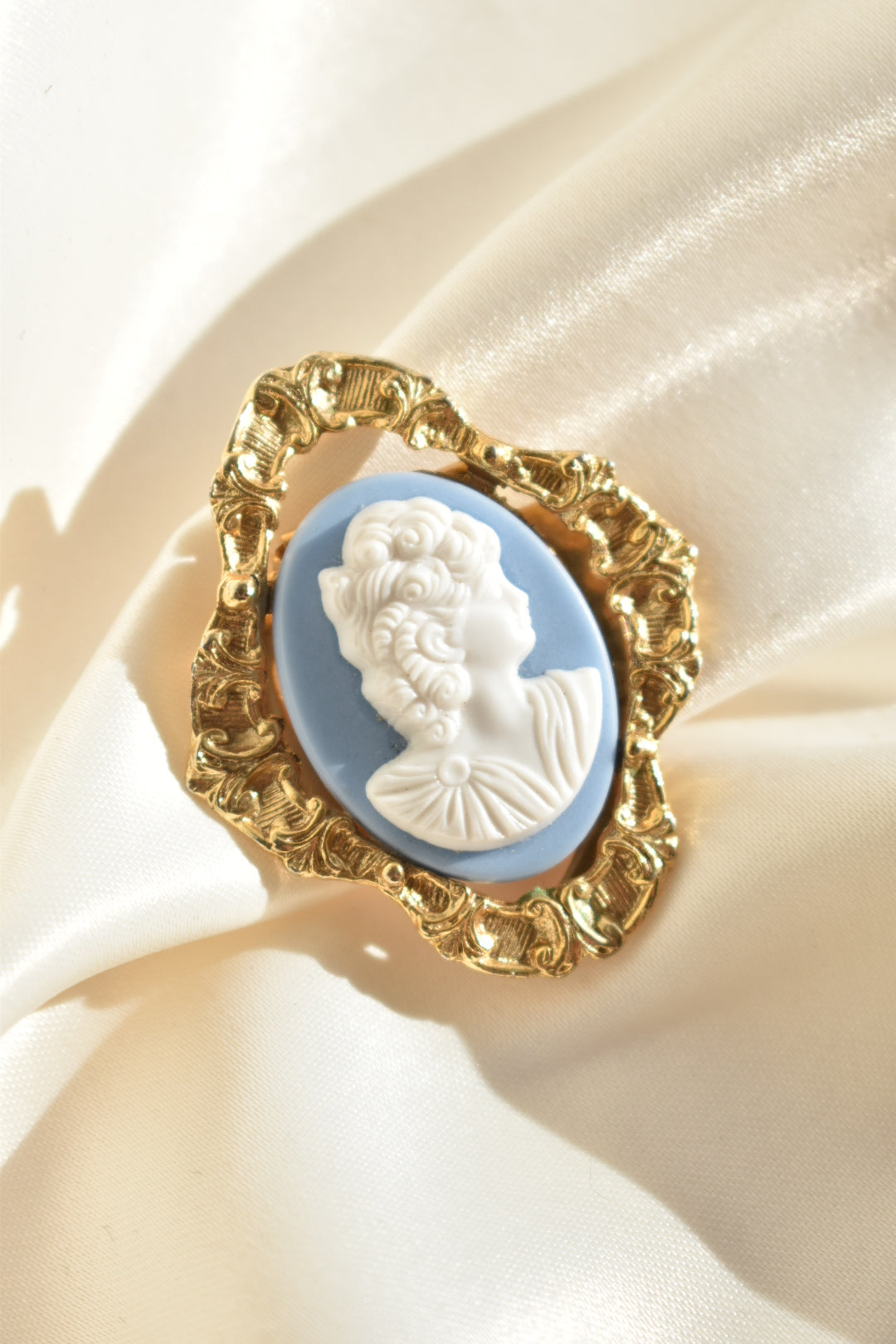 blue cameo scarf clip