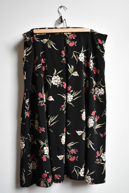black floral skirt • 2X